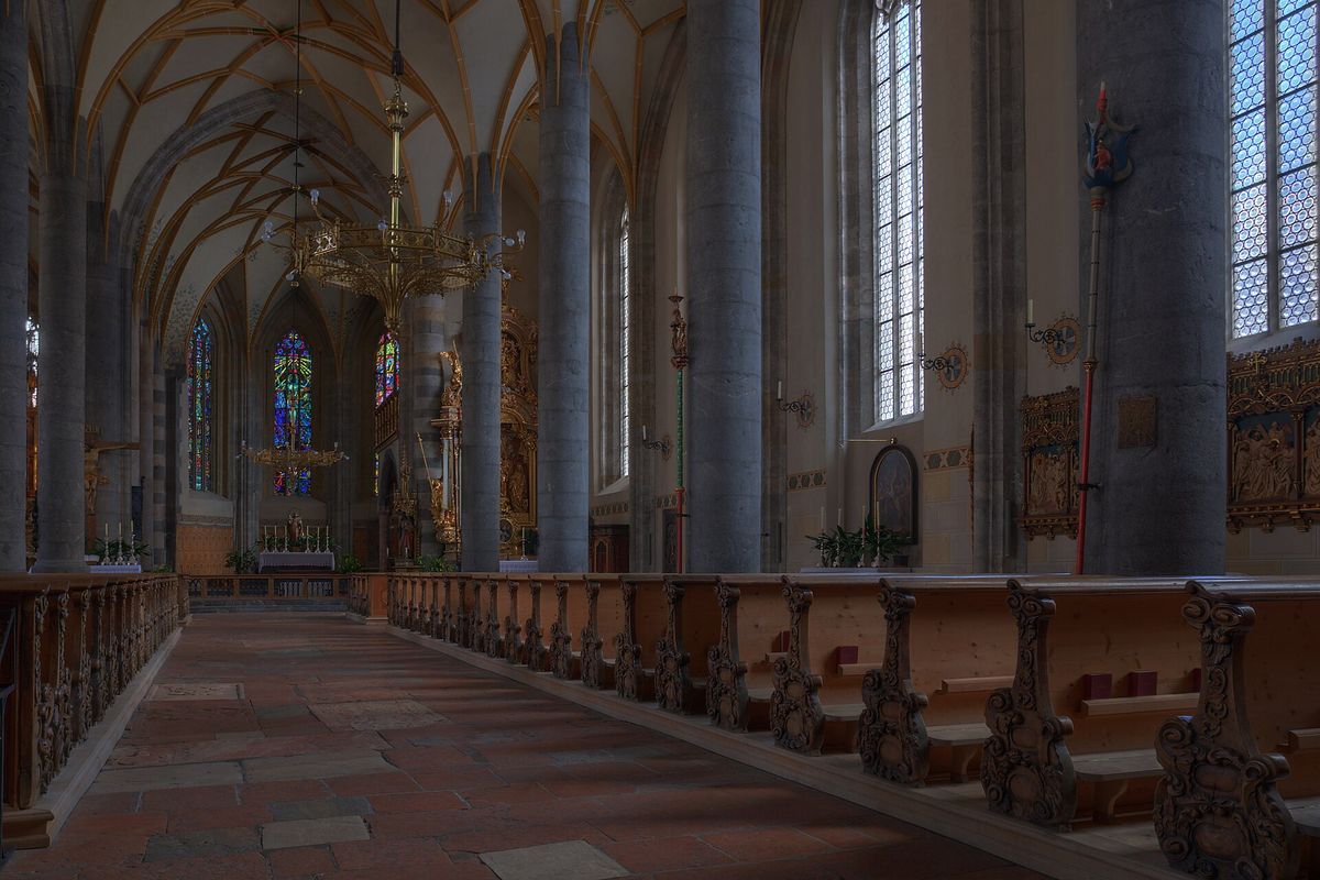 Schwaz mit der Stadtpfarrkirche